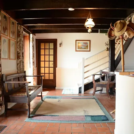Les Noyers Bed & Breakfast *