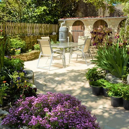 Les Noyers Aulnay (Charente-Maritime)