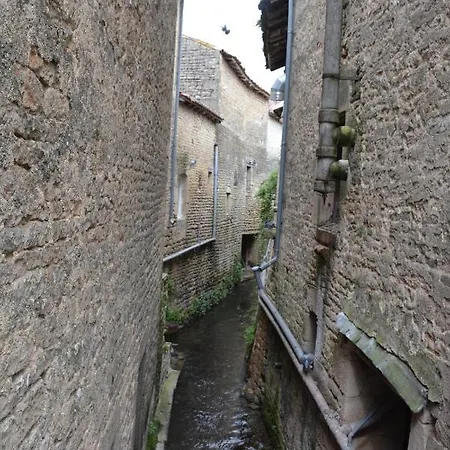 Les Noyers Aulnay (Charente-Maritime)