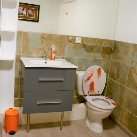 Les Noyers Aulnay Bed & Breakfast *