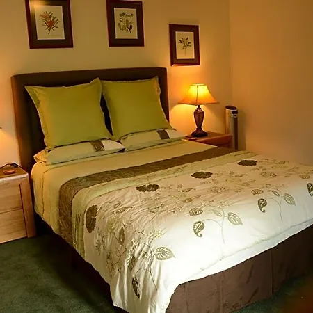 Les Noyers Bed & Breakfast