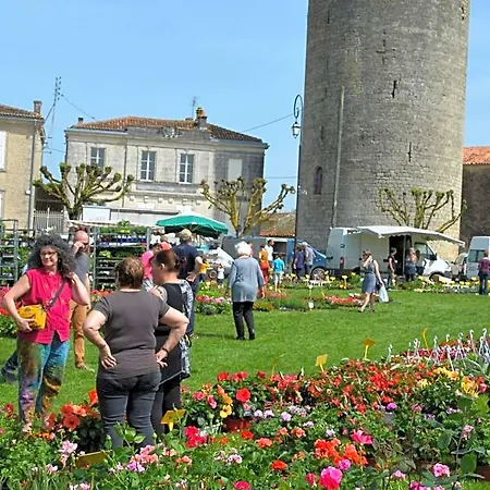 Les Noyers Aulnay (Charente-Maritime)