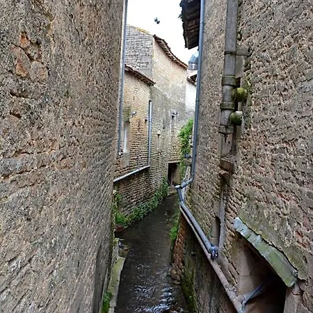 Les Noyers Bed & Breakfast 3*