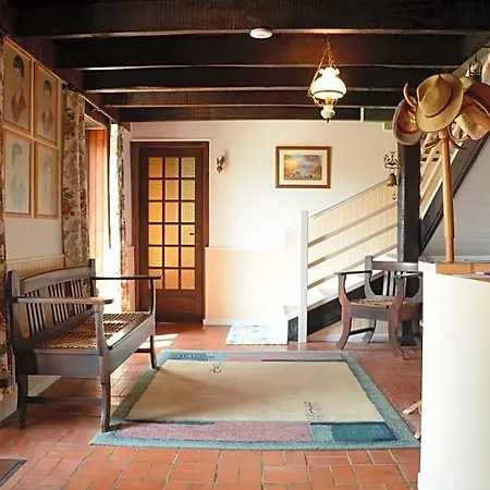 Les Noyers Bed & Breakfast 3*